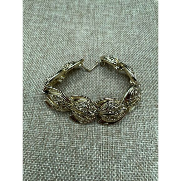 Vintage Filagree Style Eight Link Gold Tone Bracelet - Picture 8 of 11